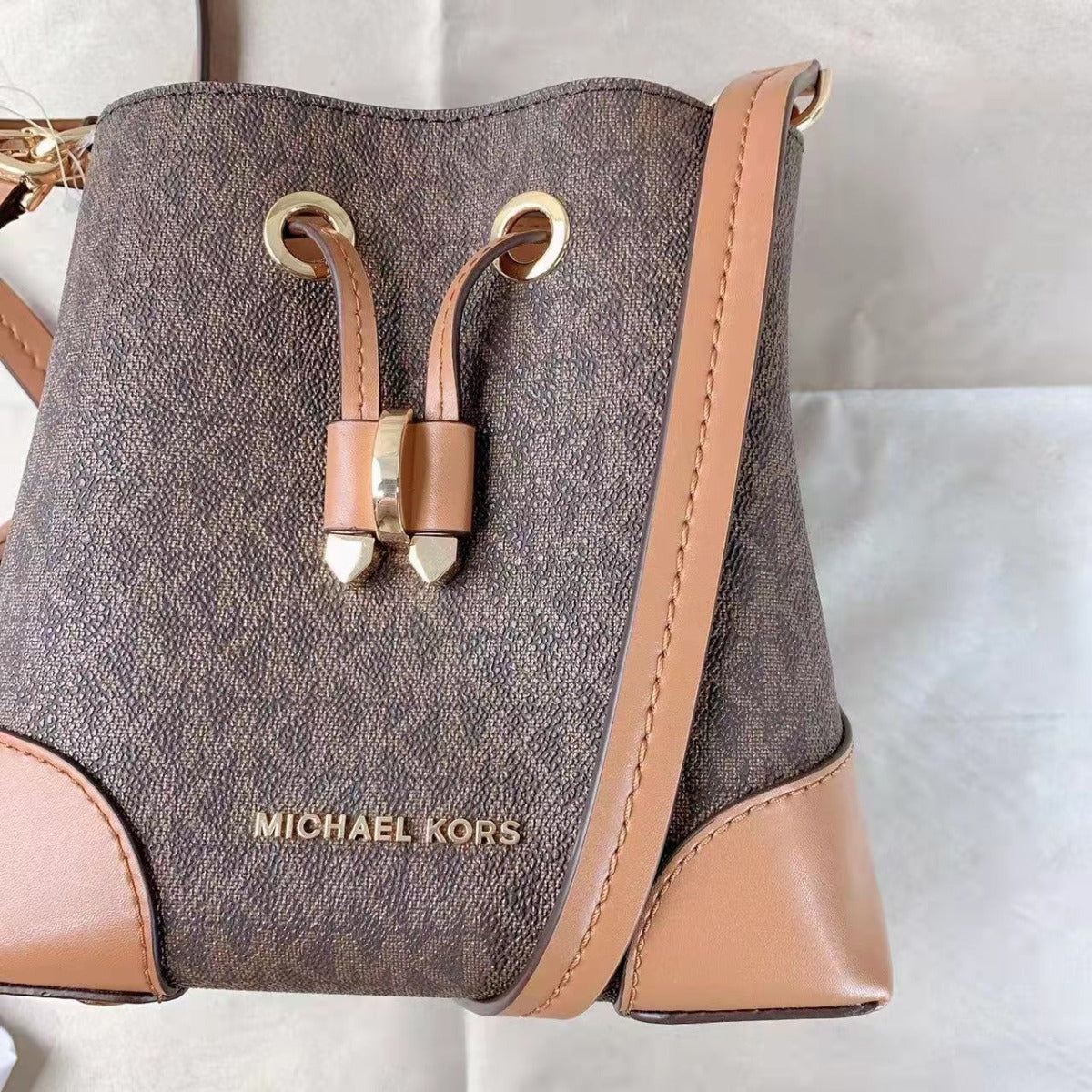 Michael Kors 32s0gz5c0b Mercer Gallery Xsmall Bucket Signature Brown/ Acorn Michael Kors 32s0gz5c0b Mercer Gallery Xsmall Bucket Signature Brown/ Acorn